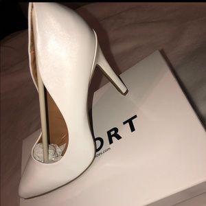 BRAND NEW WHITE HEELS❄️☁️❄️❕❕❕